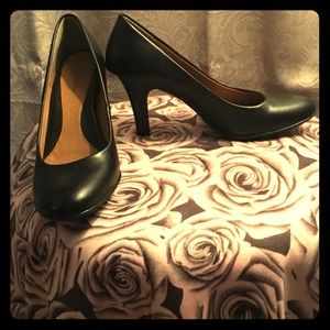 Size 9 1/2 black pumps approx 2”